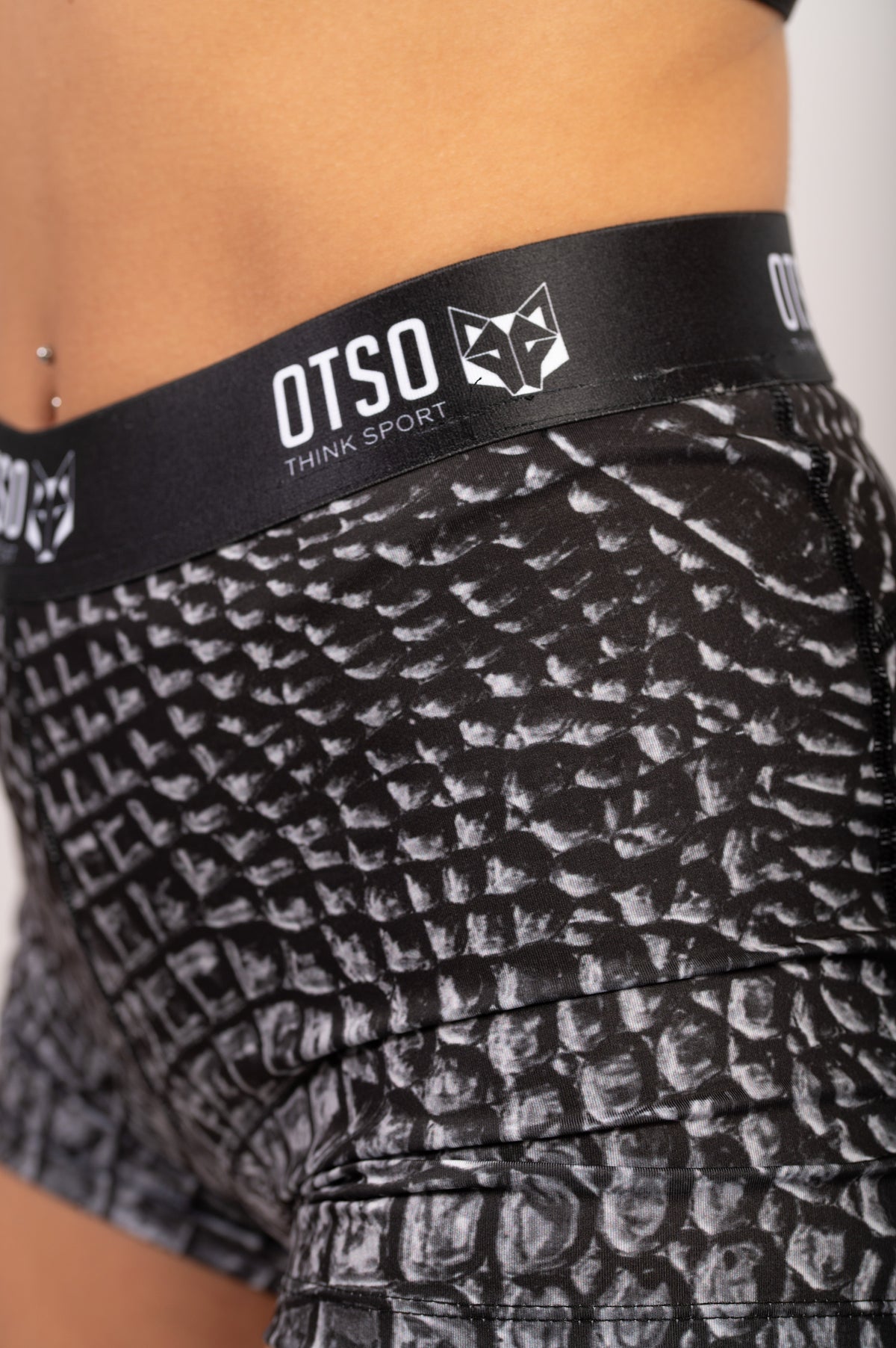 OTSO Damen Sportshorts - Black Snake – Produktansicht 8