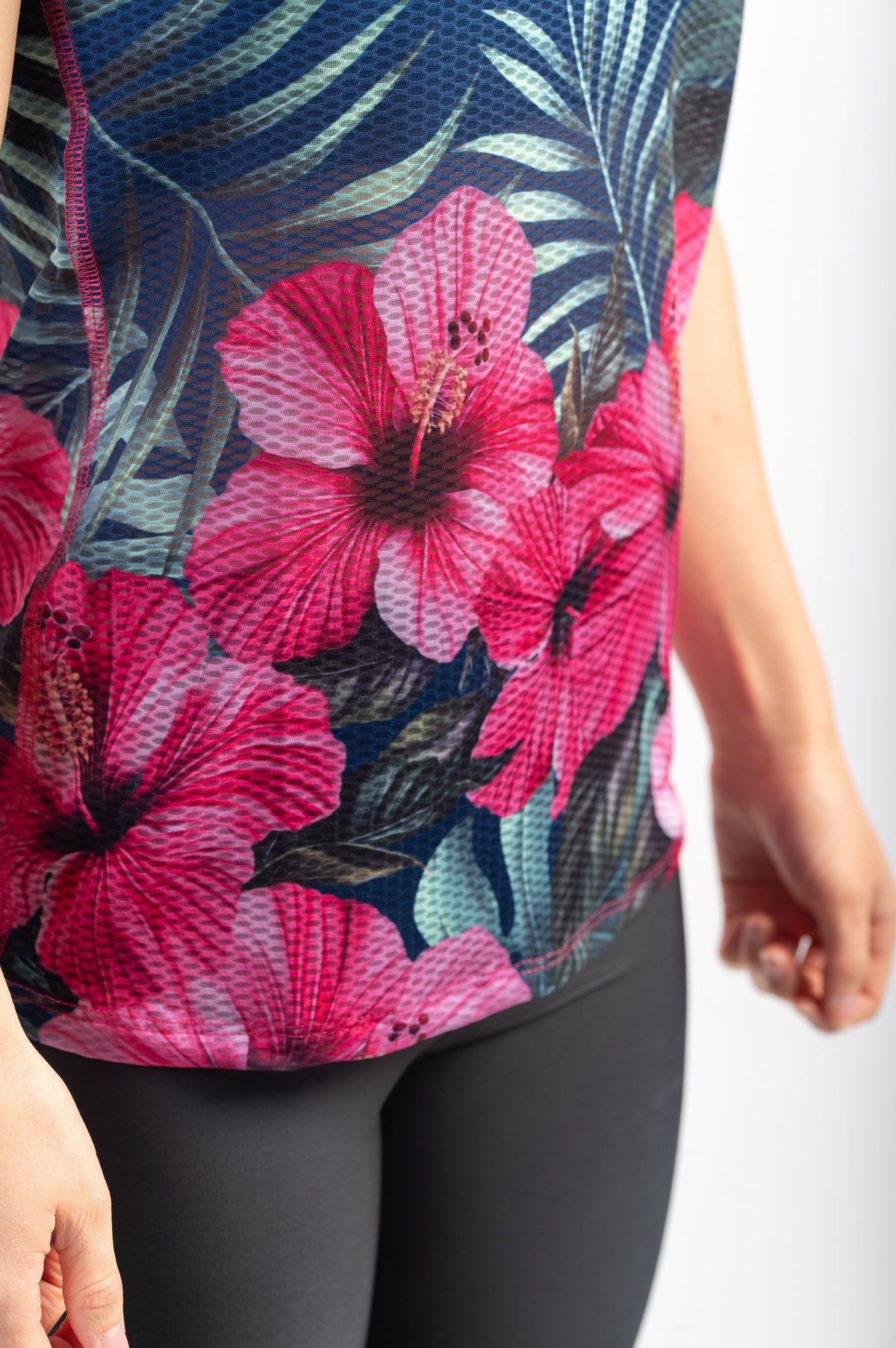 OTSO Damen Kurzarm-Funktionsshirt - Kona Pua Aloalo – Produktansicht 12