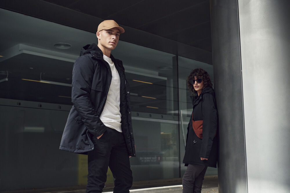 Creston von Clique – Black