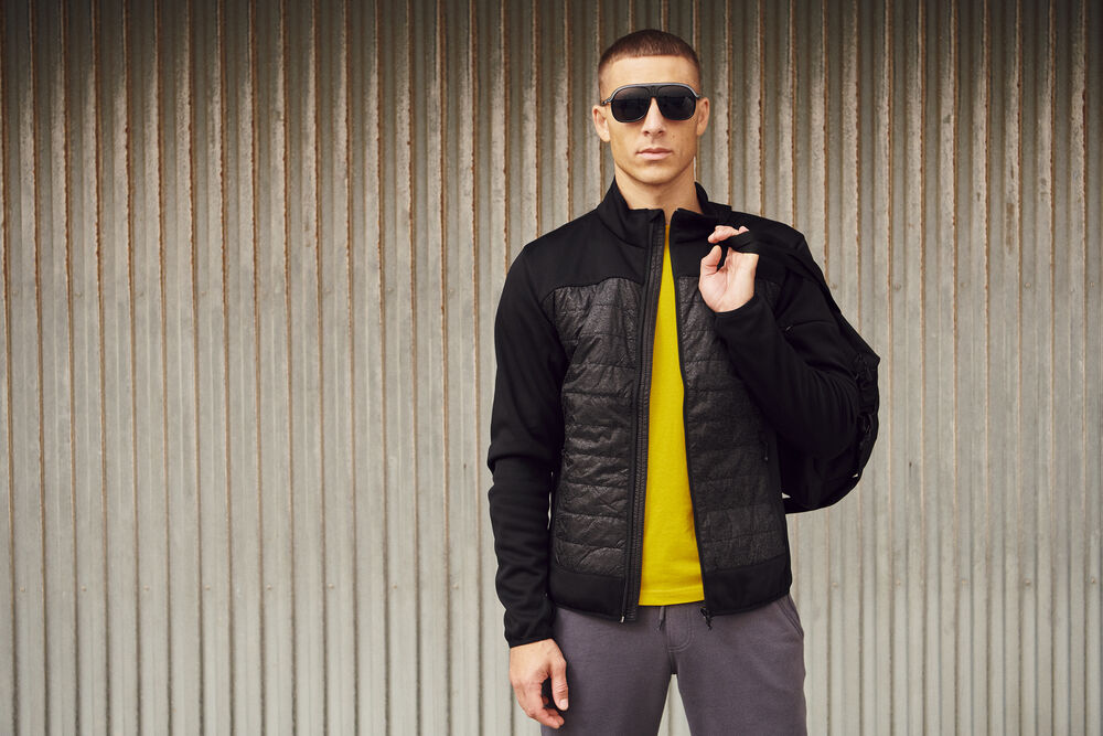 Custer von Clique – Black