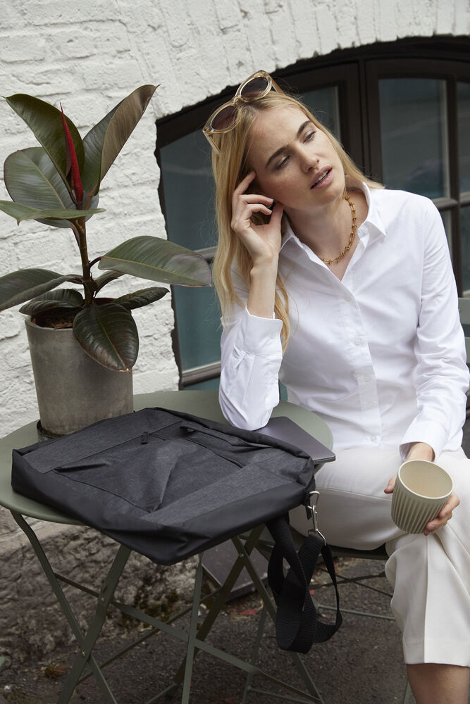 Clare von Clique – White