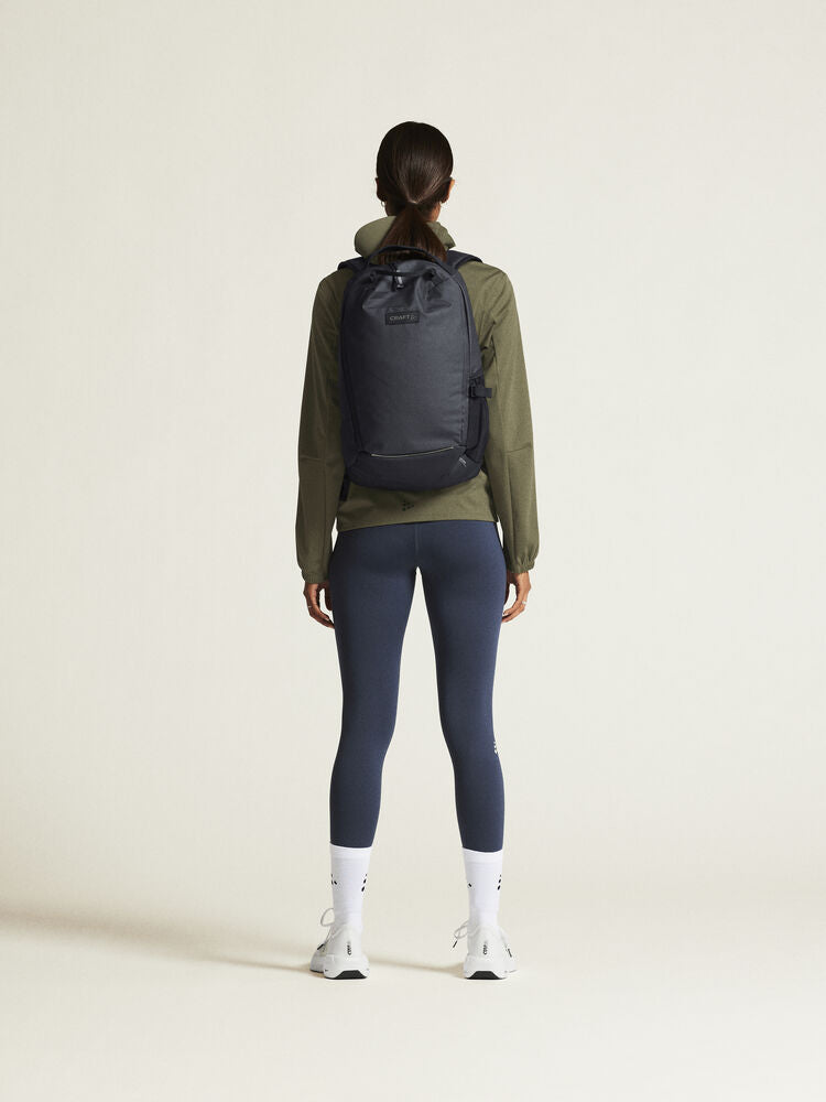 Adv Essence Hydro Jacket W von Craft – Leaf