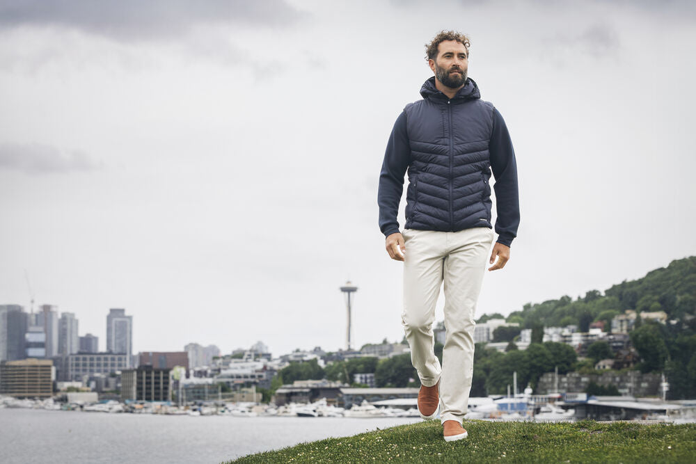 Edgemont Chinos Men von Cutter & Buck – Beige