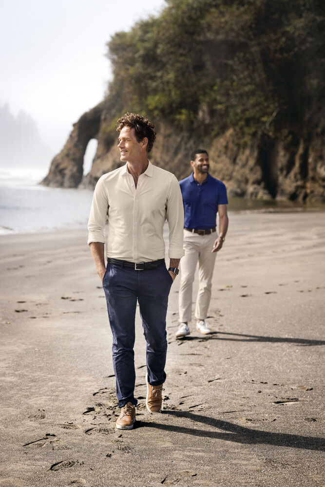 Edgemont Chinos Men von Cutter & Buck – Beige
