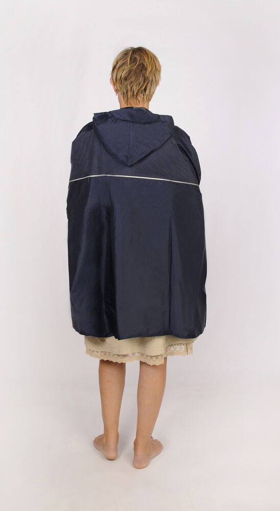 Poncho von Clique – Red