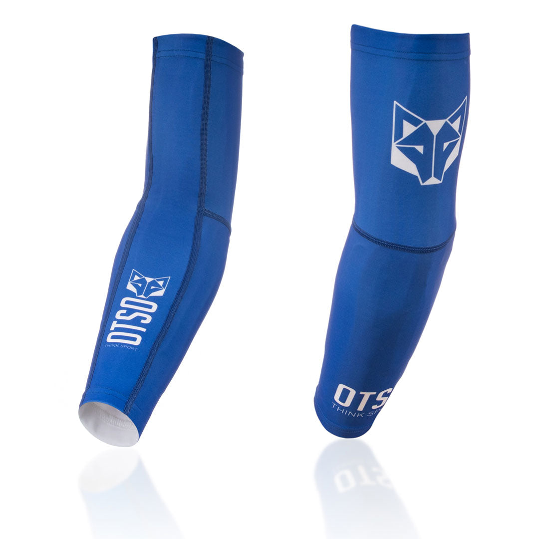 OTSO Ultraleichte Armsleeves - Electric Blue & White – Produktansicht