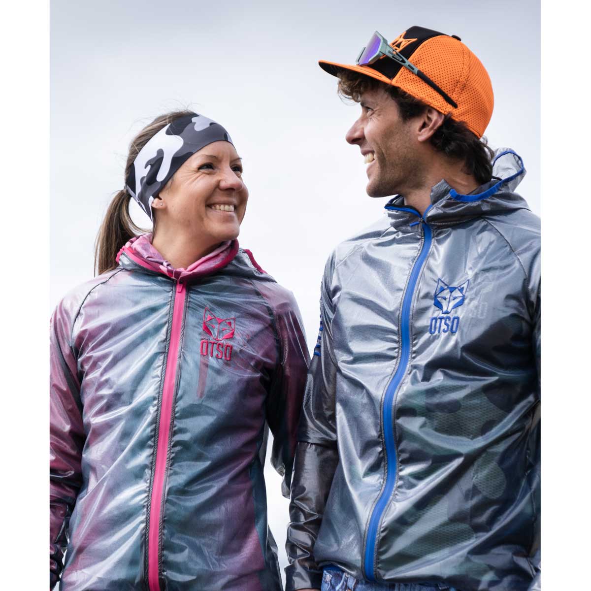 OTSO Wasserdichte Laufjacke - Black & Fluo Pink – Produktansicht 22