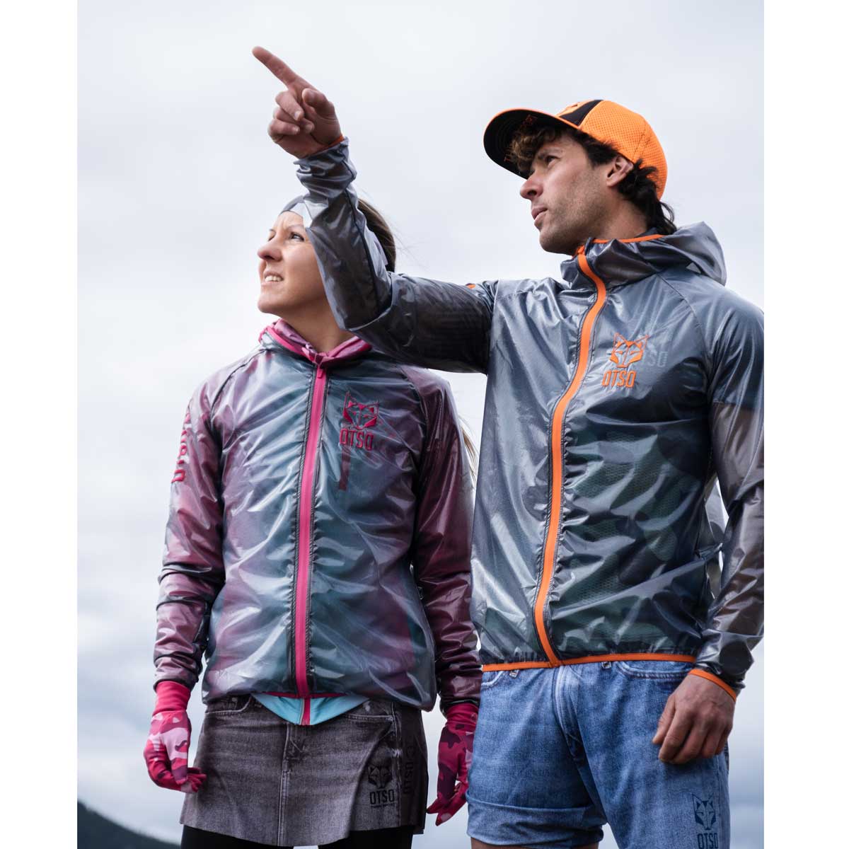 OTSO Wasserdichte Laufjacke - Black & Fluo Orange – Produktansicht 20