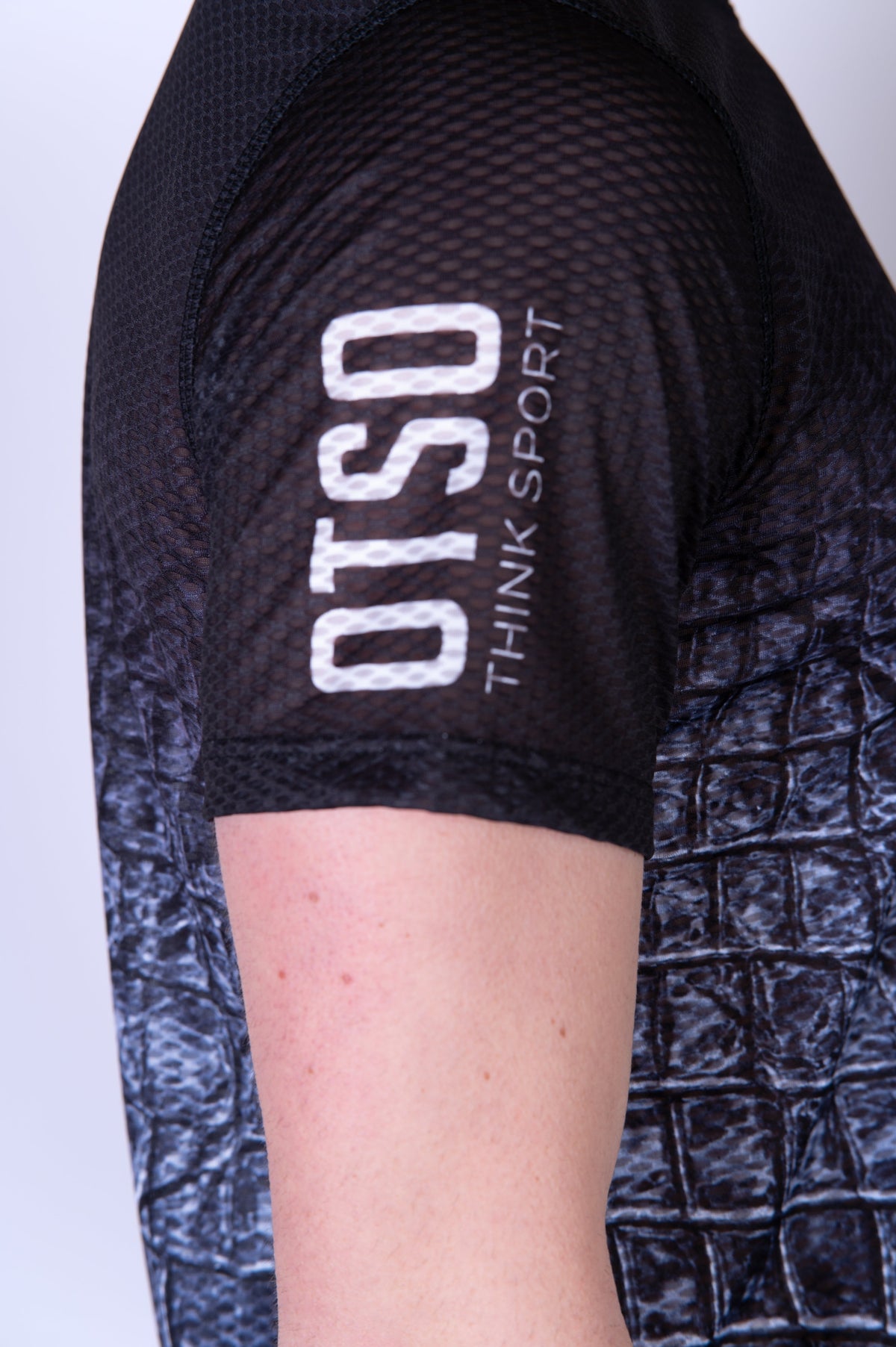 OTSO Herren Kurzarm-Funktionsshirt - Black Snake – Produktansicht 10