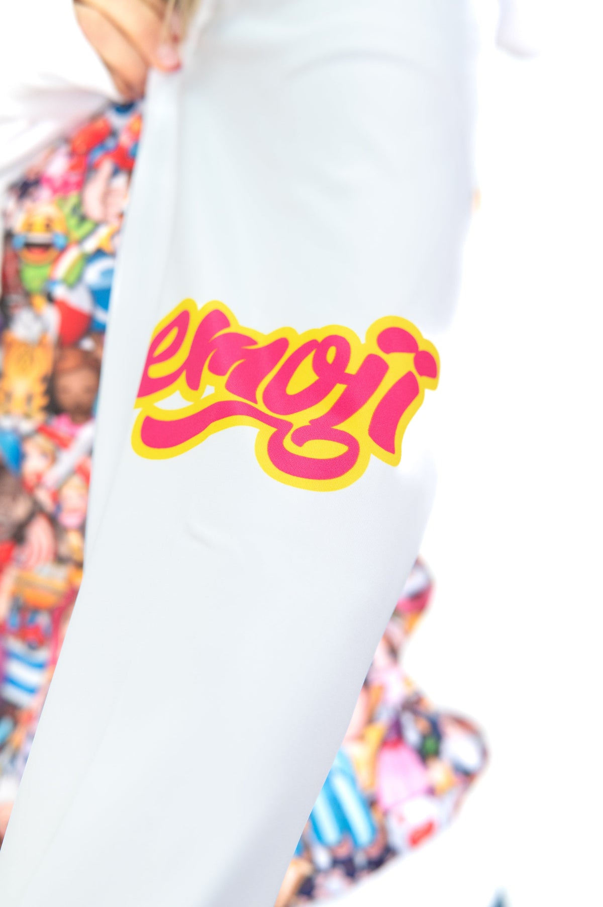 OTSO Hoodie - Emoji Big Wave – Produktansicht 12