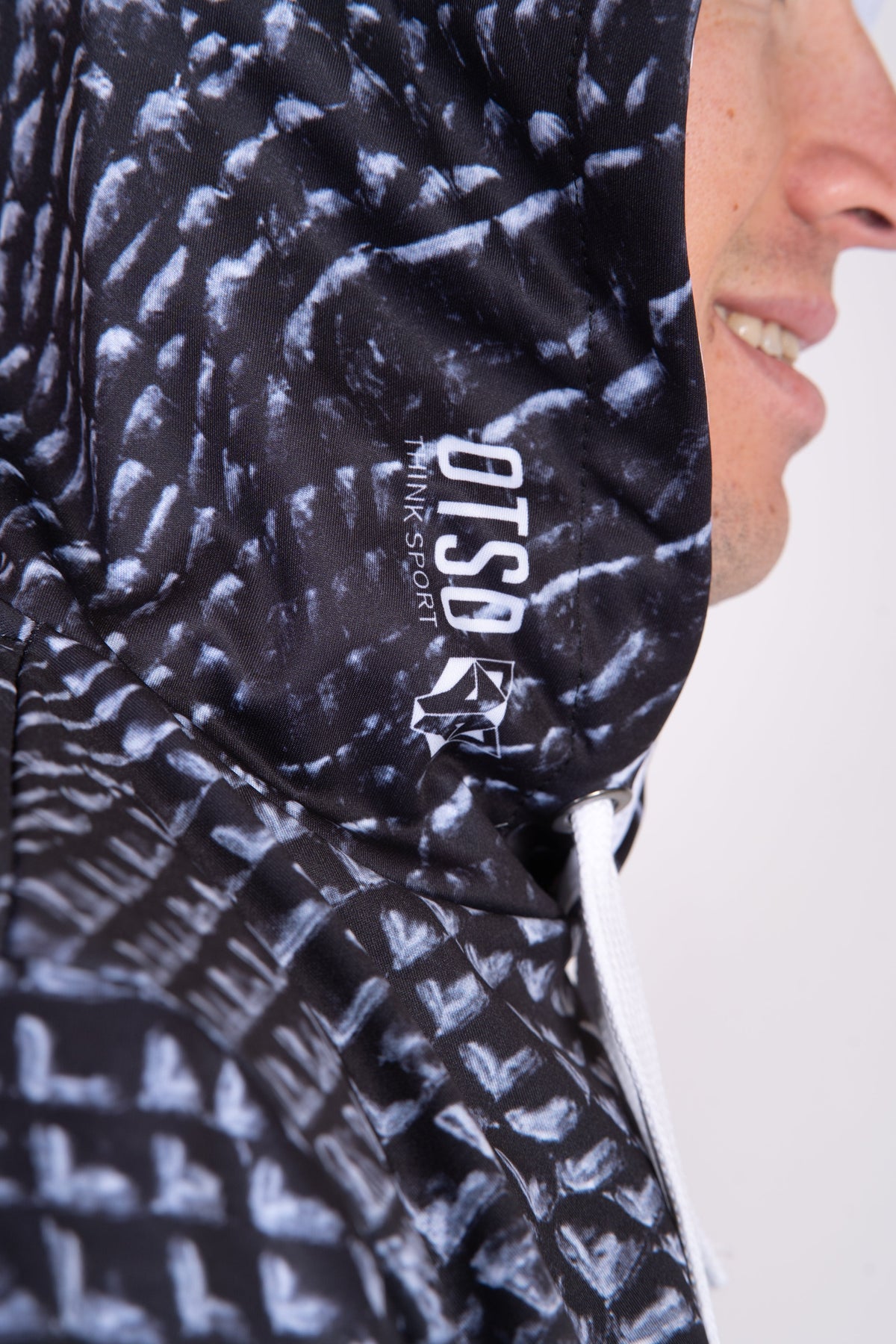OTSO Hoodie - Black Snake – Produktansicht 12