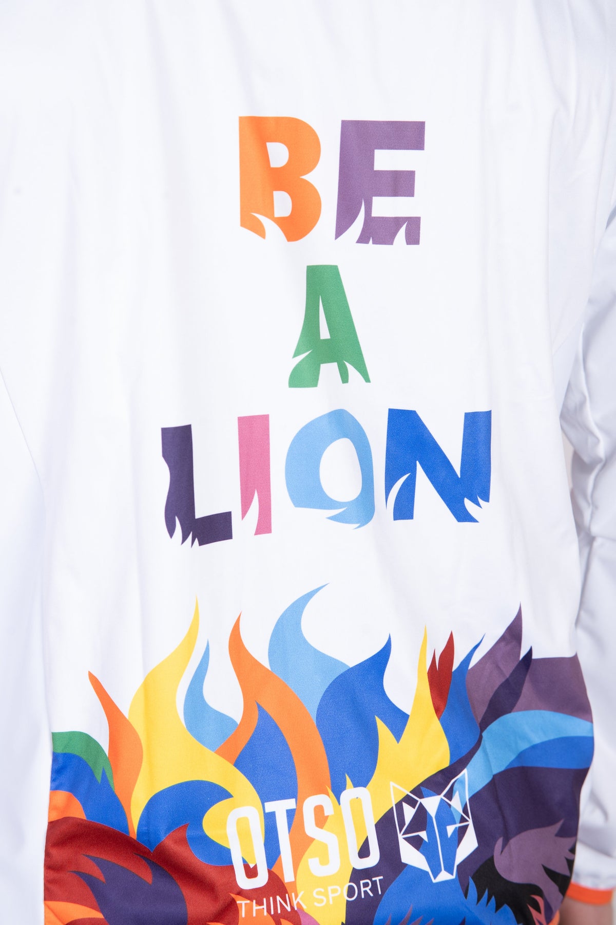 OTSO Unisex Laufjacke - Be a Lion – Produktansicht 10