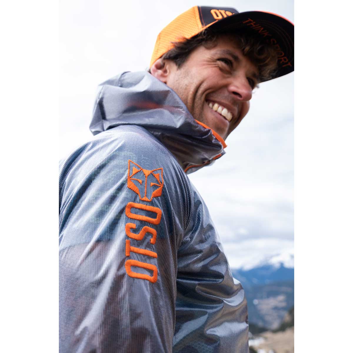 OTSO Wasserdichte Laufjacke - Black & Fluo Orange – Produktansicht 22