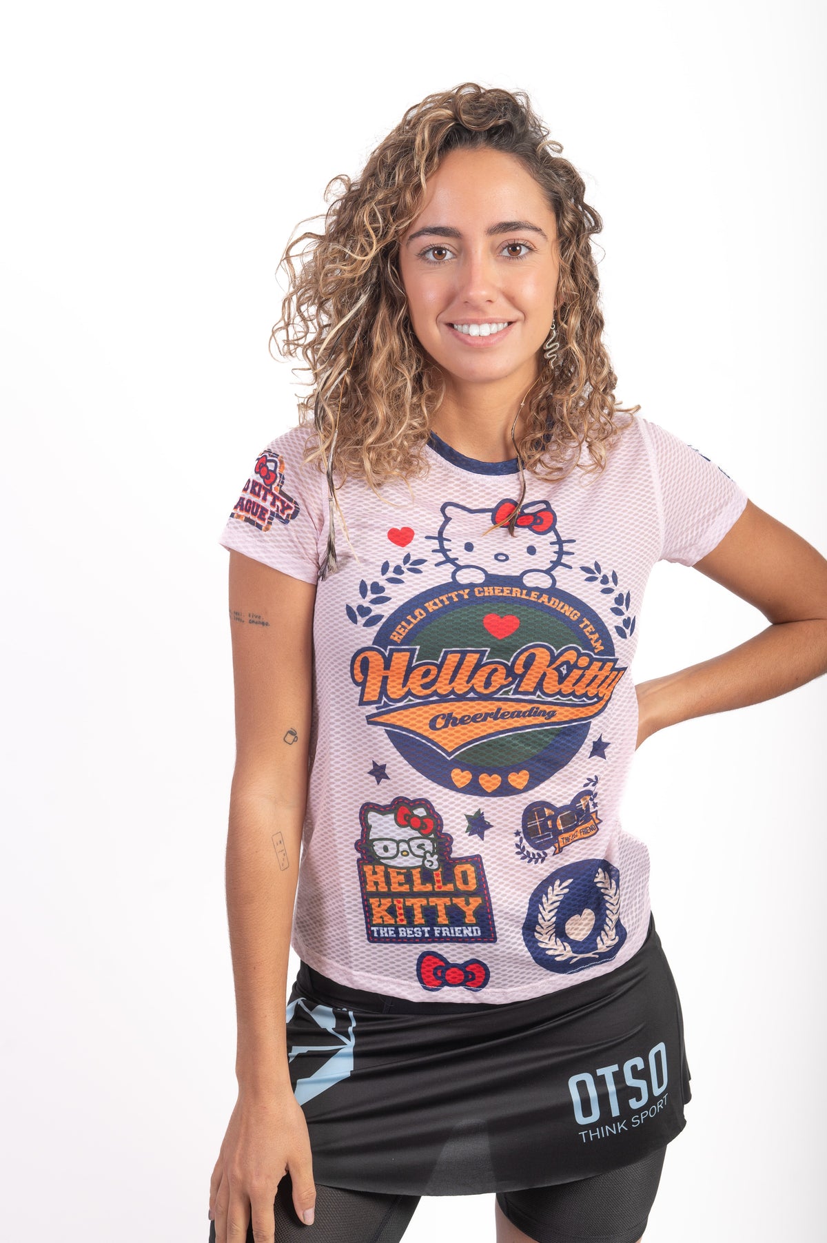 OTSO Damen/Mädchen Kurzarm-Funktionsshirt - Hello Kitty Cheerleading – Produktansicht 3