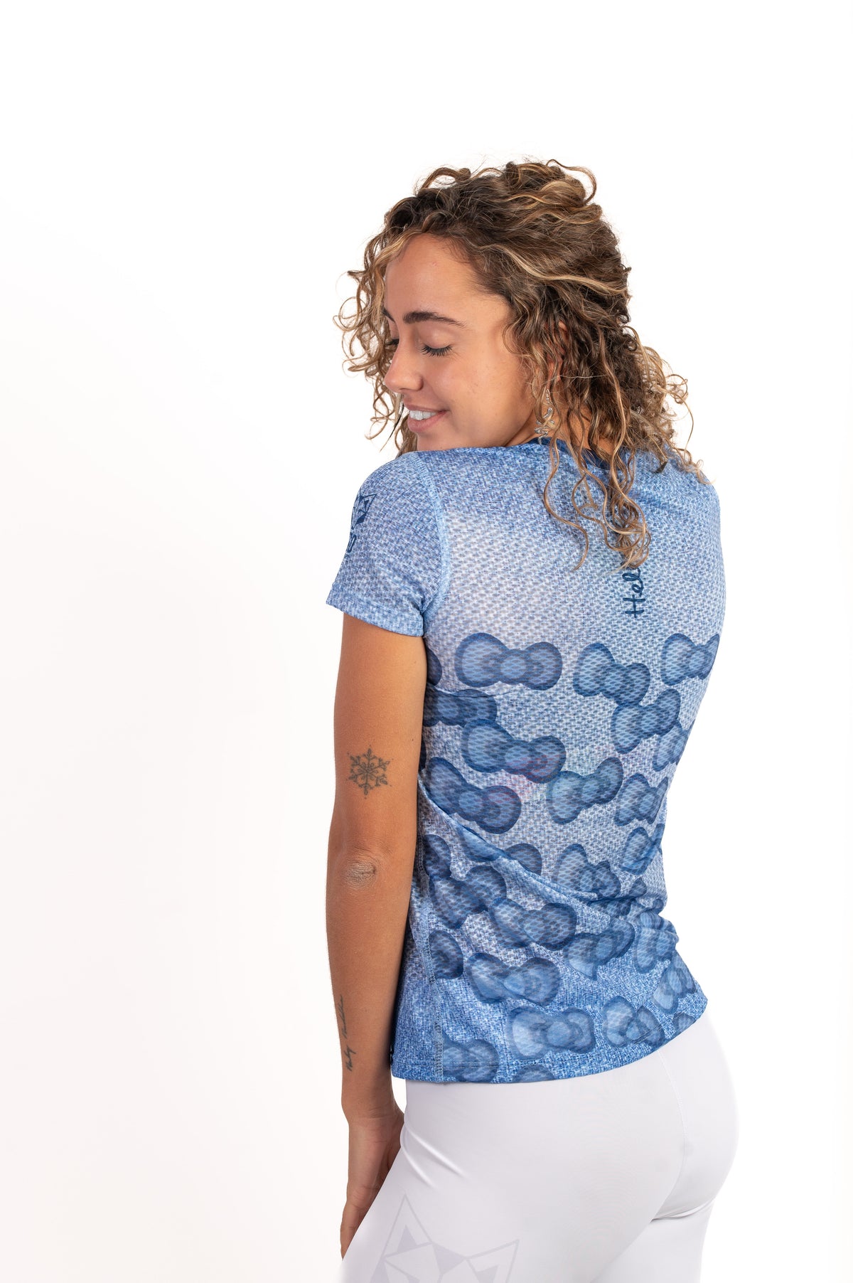 OTSO Damen/Mädchen Kurzarm-Funktionsshirt - Hello Kitty Denim – Produktansicht 7