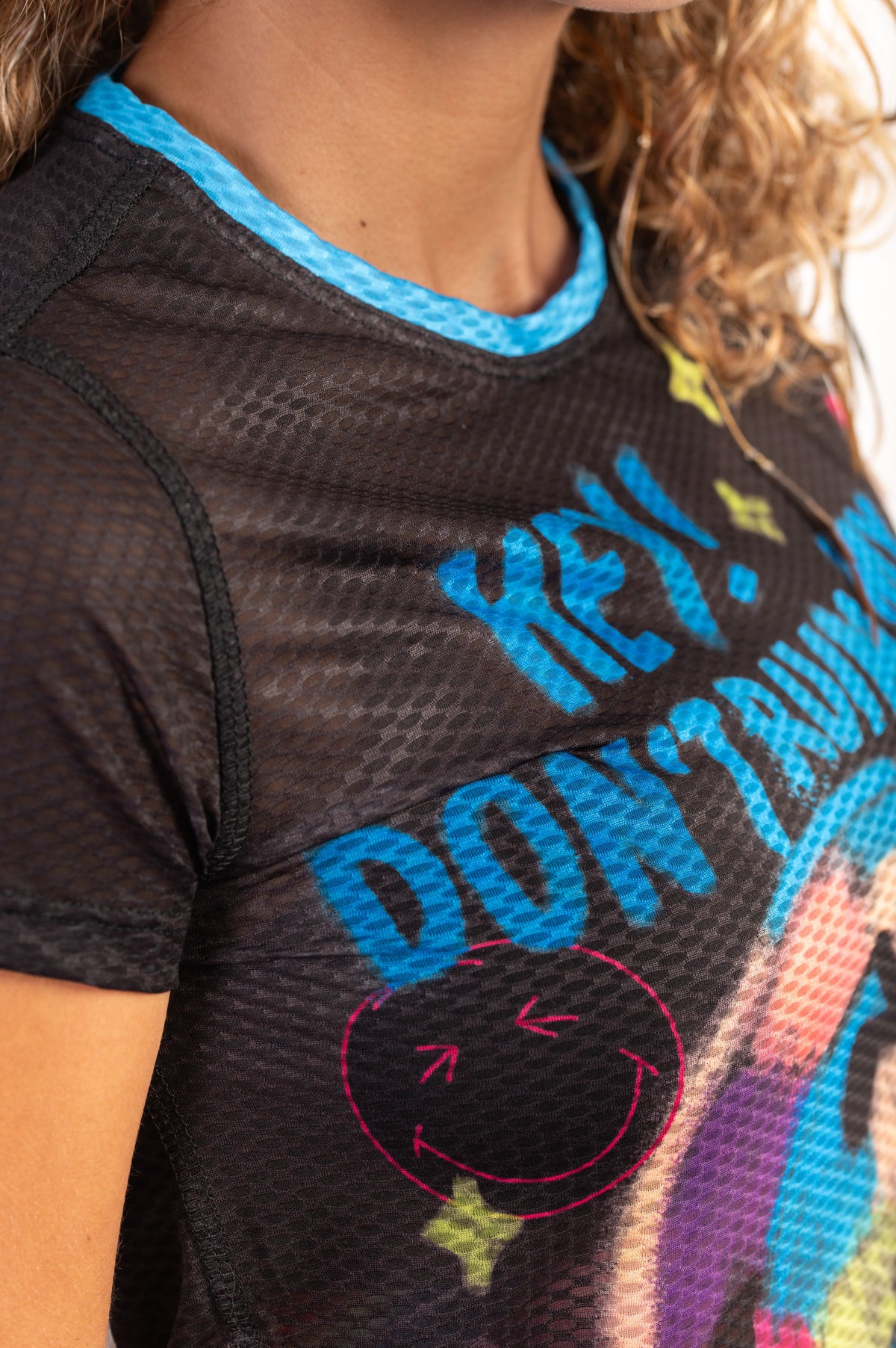 OTSO Damen Kurzarm-Funktionsshirt - S.W.Smiley Festival – Produktansicht 9