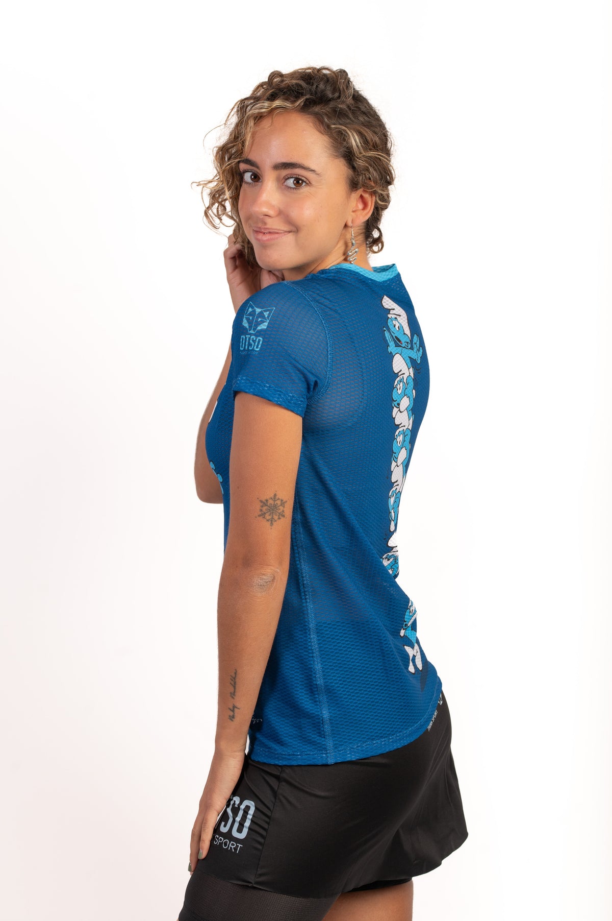 OTSO Damen Kurzarm-Funktionsshirt - Smurf Towers – Produktansicht 5