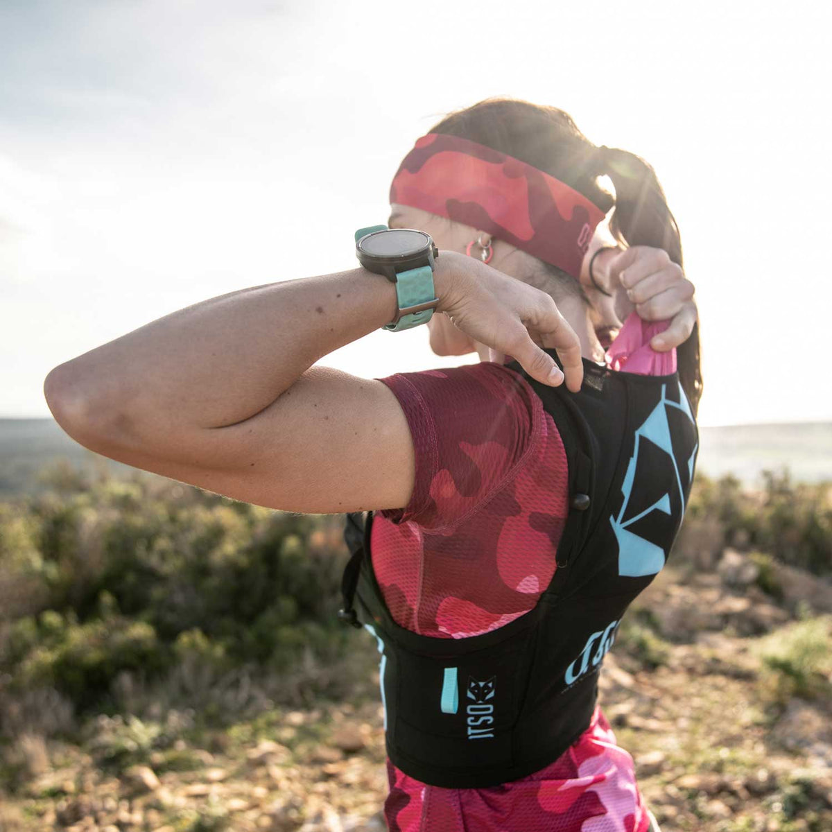 OTSO Trailrunning-Rucksack - Black & Turquoise – Produktansicht 5