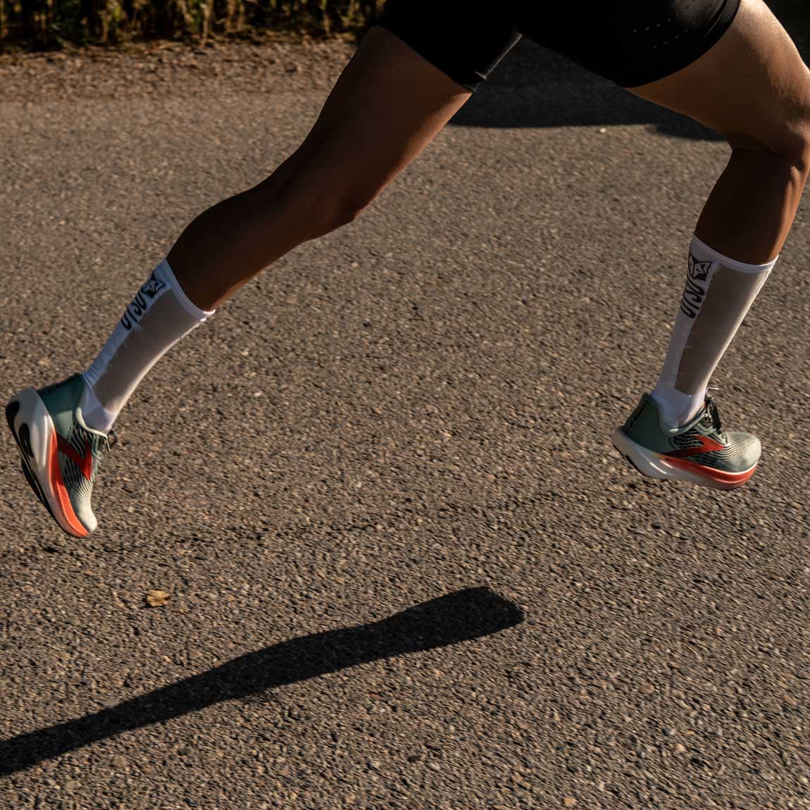 OTSO Ultraleichte Sportsocken - Pure White & Silver Grey – Produktansicht 4