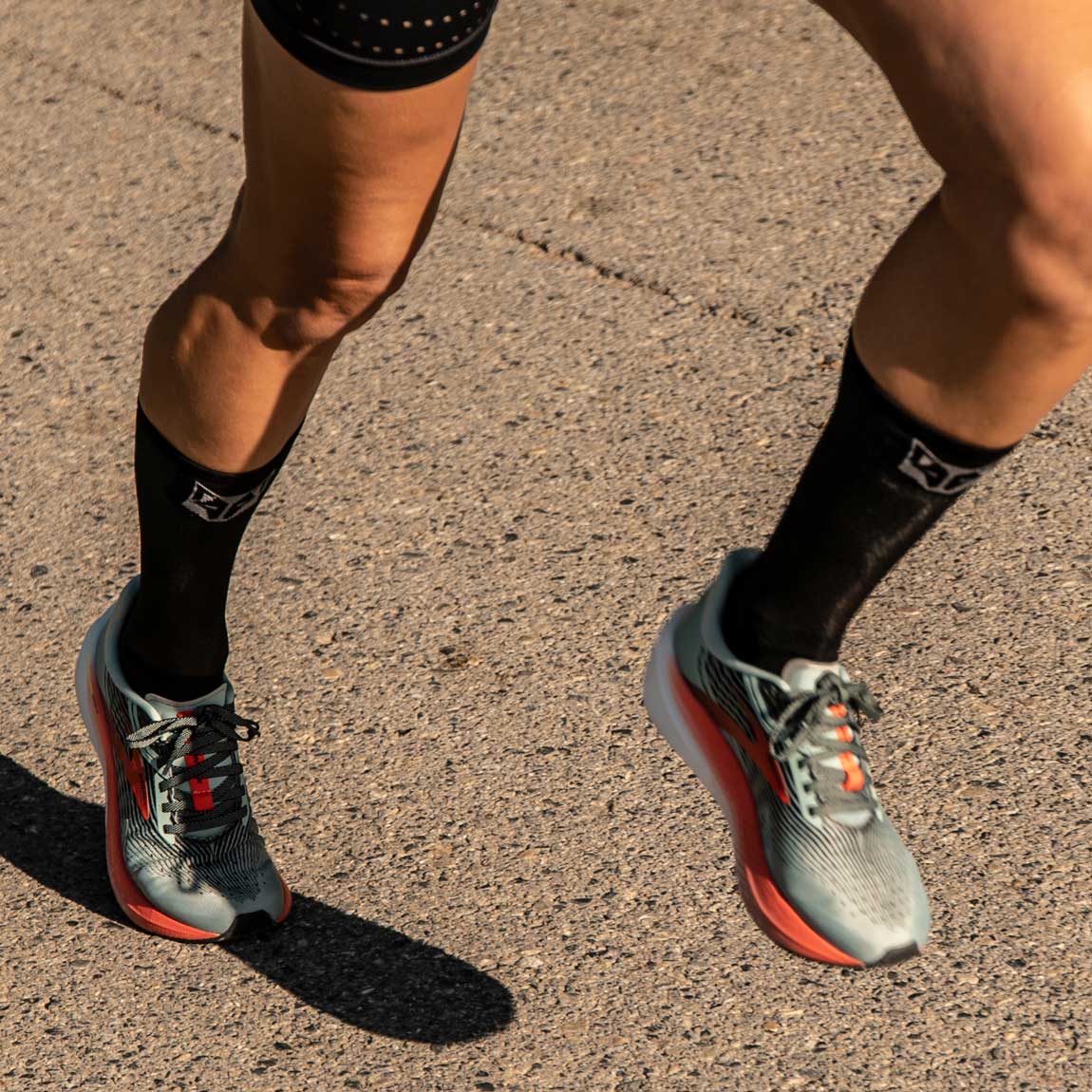 OTSO Ultraleichte Sportsocken - Black & Silver Grey – Produktansicht 3